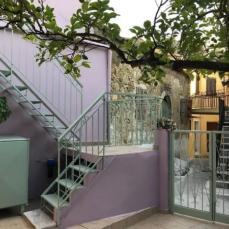 Siora Nina Charming Stone House Near Agios Gordios Holiday home Sinarades