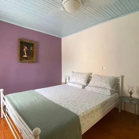 Siora Nina Charming Stone House Near Agios Gordios Holiday home *