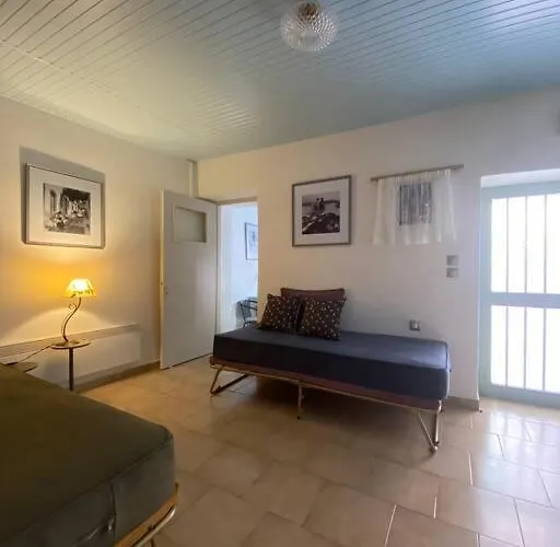 בית נופש Siora Nina Charming Stone House Near Agios Gordios